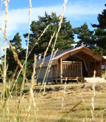 Location de cosy lodge en Lozère au camping 3 étoiles Les sous bois du lac