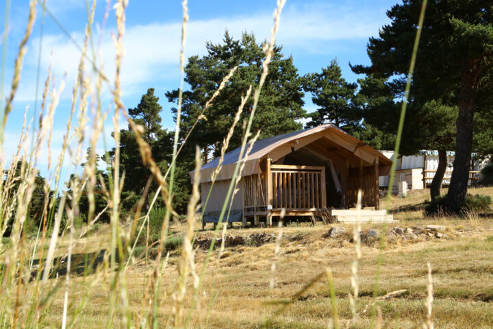 Location de cosy lodge en Lozère au camping 3 étoiles Les sous bois du lac