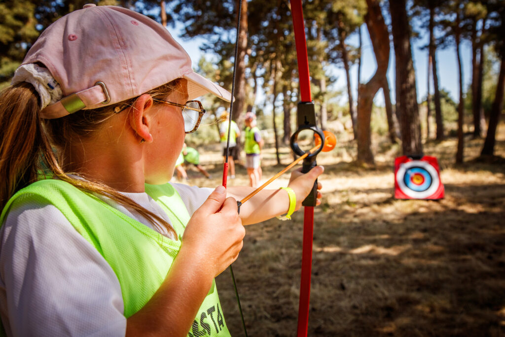 Animation pour enfants au camping Les sous bois du lac avec du Tir à l'arc