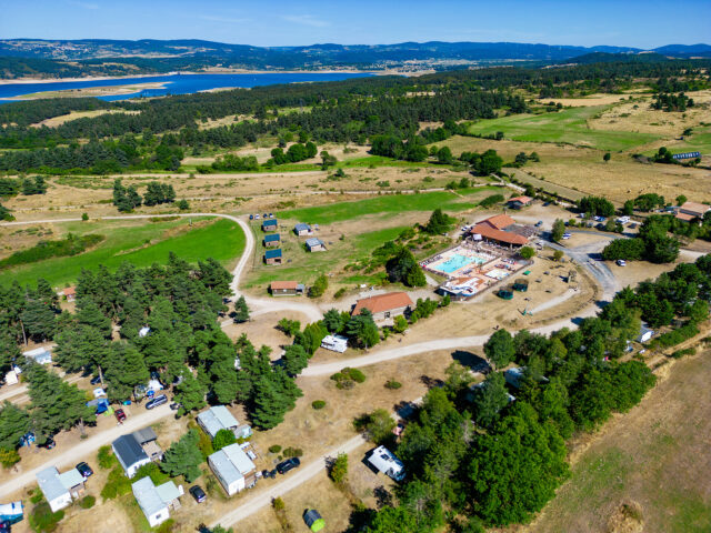 Camping les sous bois du lac de Naussac