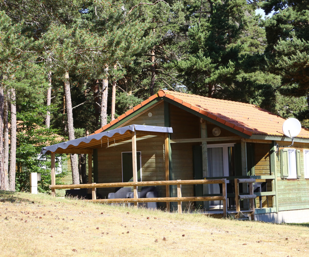 Chalet au camping les sous bois du lac à Langogne