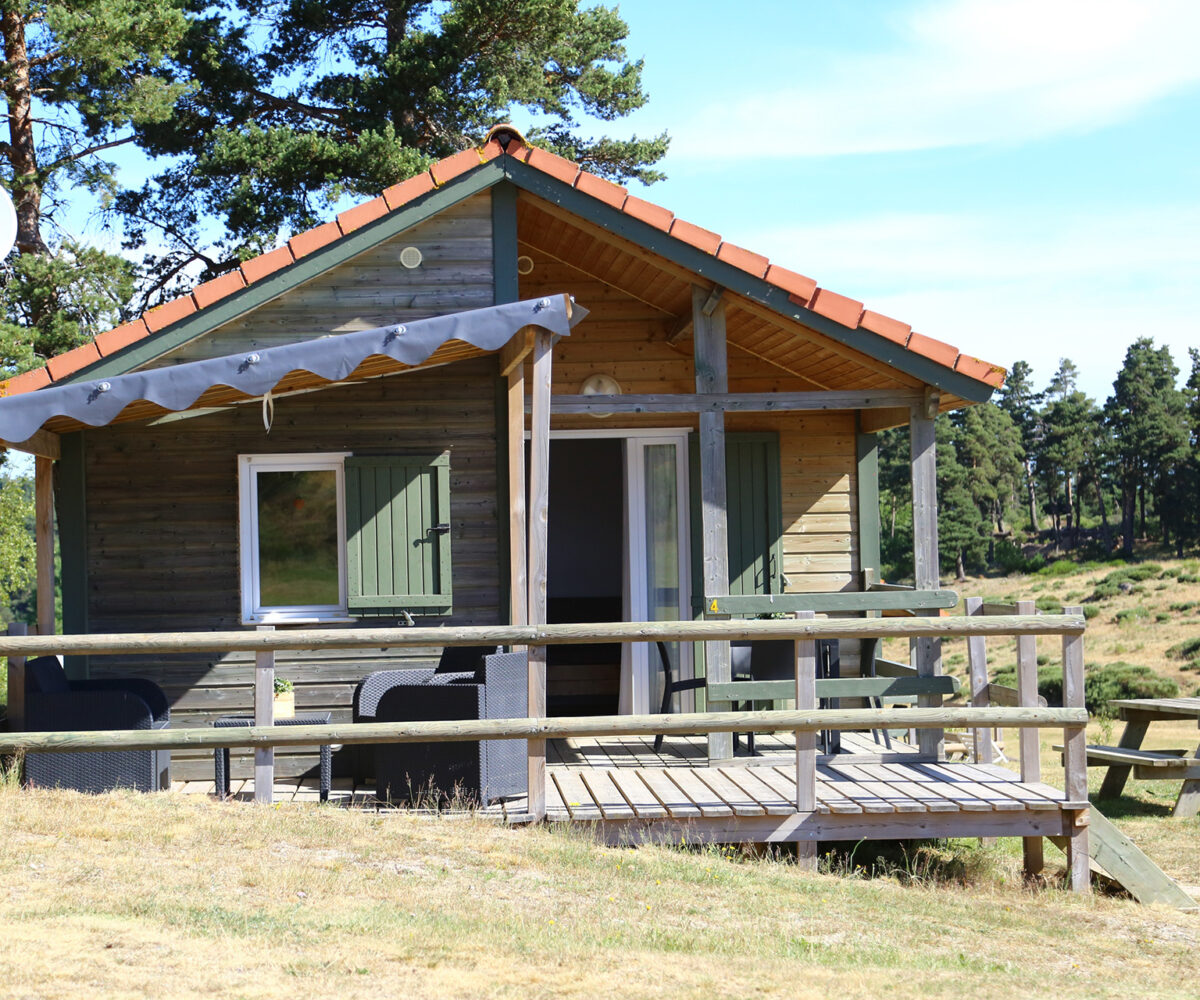 Chalet premium au camping 3 étoiles les sous bois du lac en Lozère