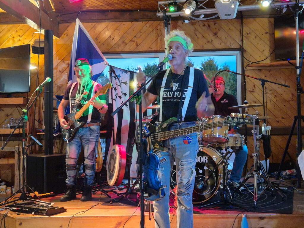 Concert irlandais au camping de Langogne les sous bois du lac