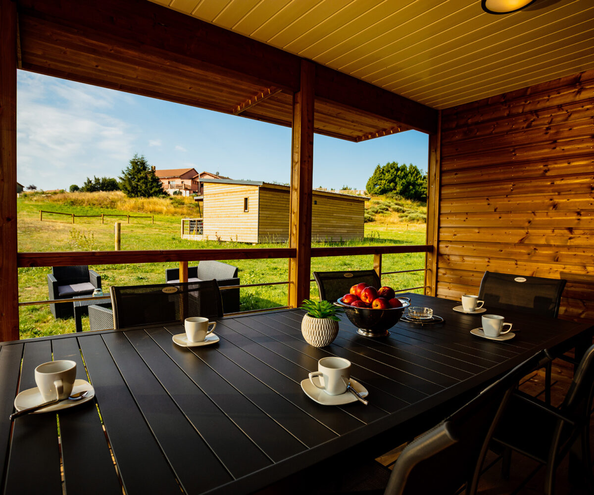 Cottage premium au camping Les sous-bois du lac en Lozère à Langogne