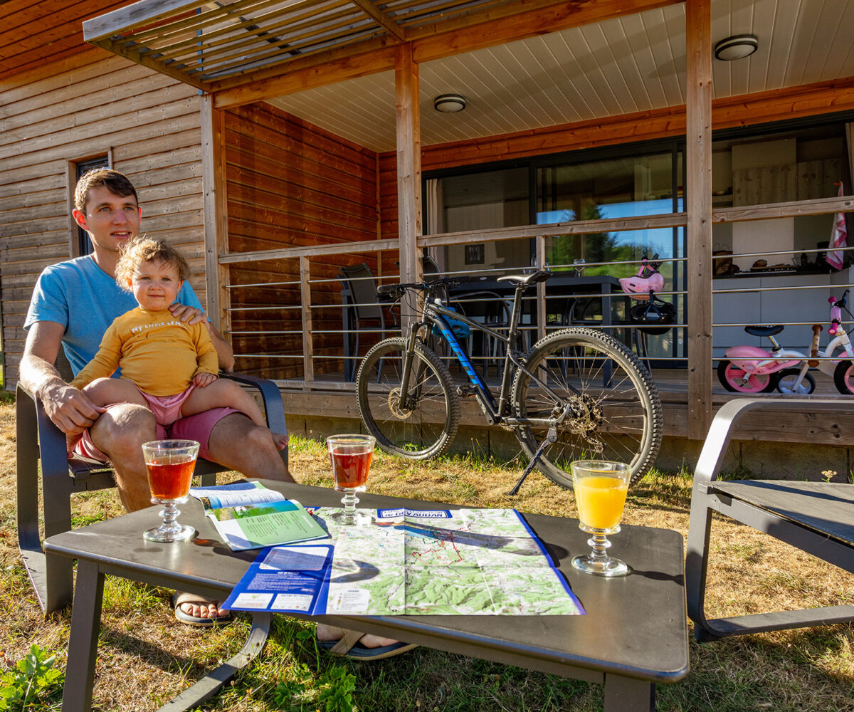 Cottage premium au camping Les sous-bois du lac en Lozère