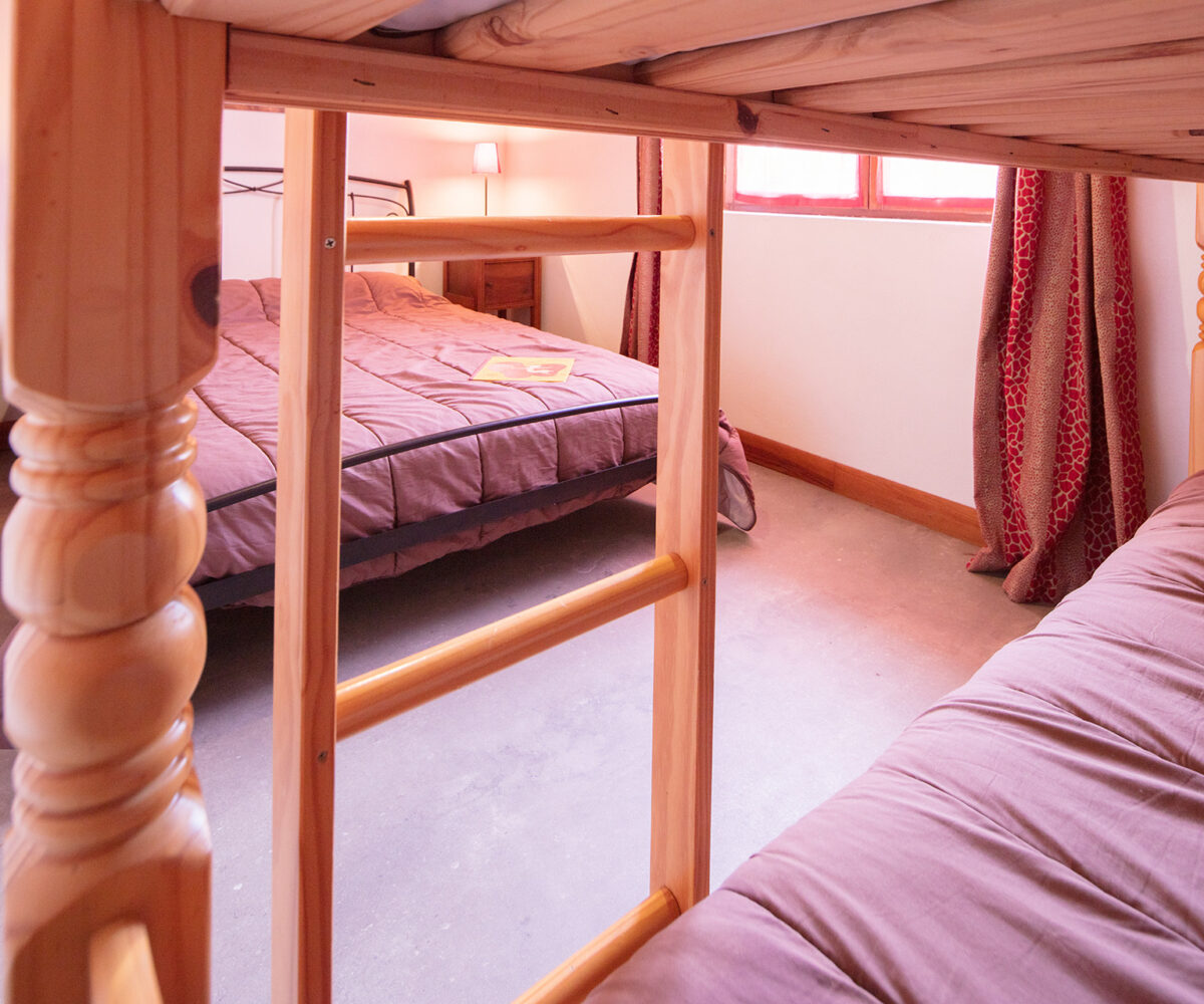 Chambre du gîte des sous bois du lac de Naussac