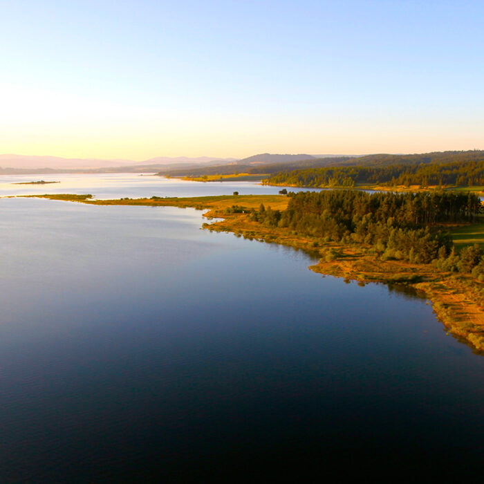 Lac de Naussac à proximité du camping les Sous bois du lac en Lozère