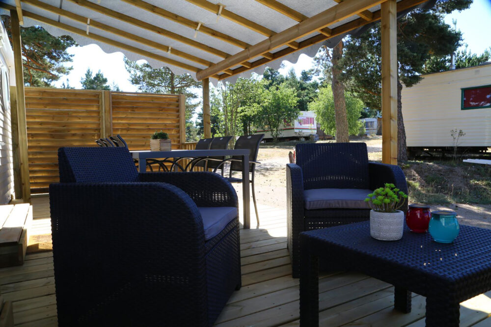 Location de mobil-home grand confort à Langogne en camping 3 étoiles