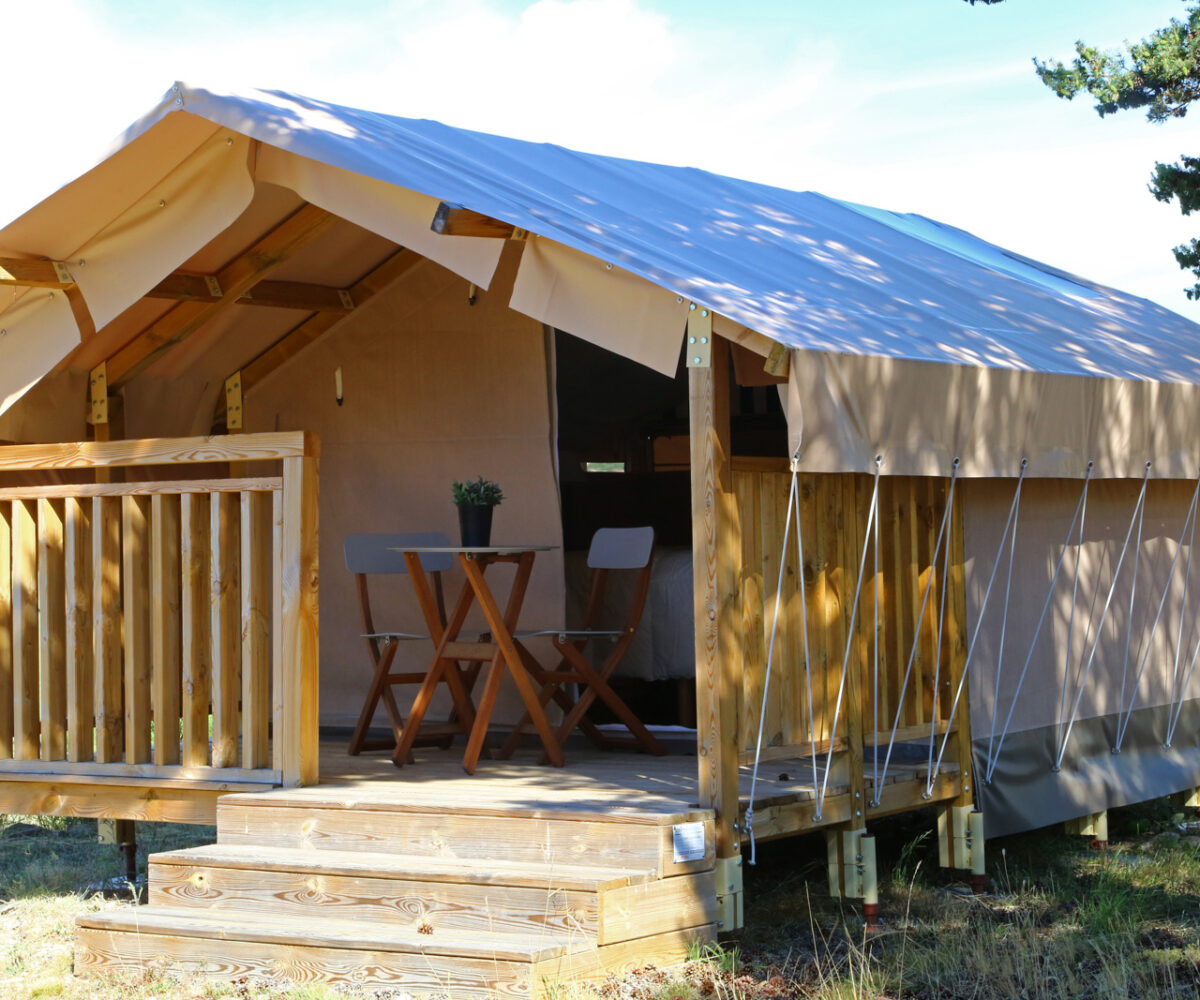 Tente Cosy lodge en camping 3 étoiles en Lozère