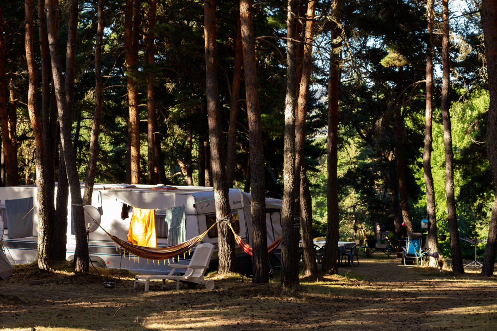 Camper en tente en Lozère vers le lac de Naussac