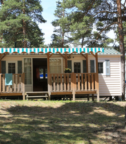 Mobil-home confort simple et convivial sous les pins