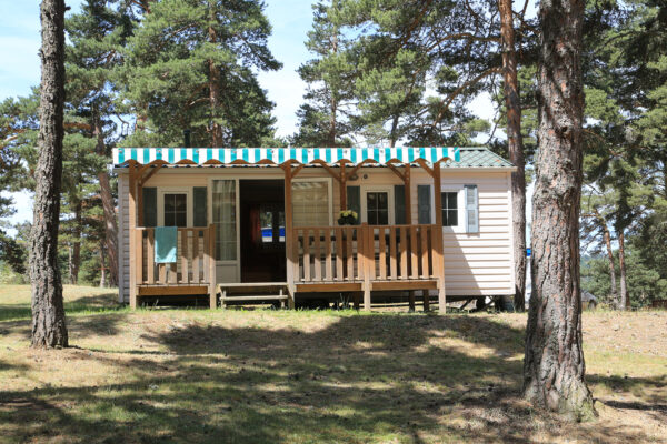 Mobil-home confort simple et convivial sous les pins