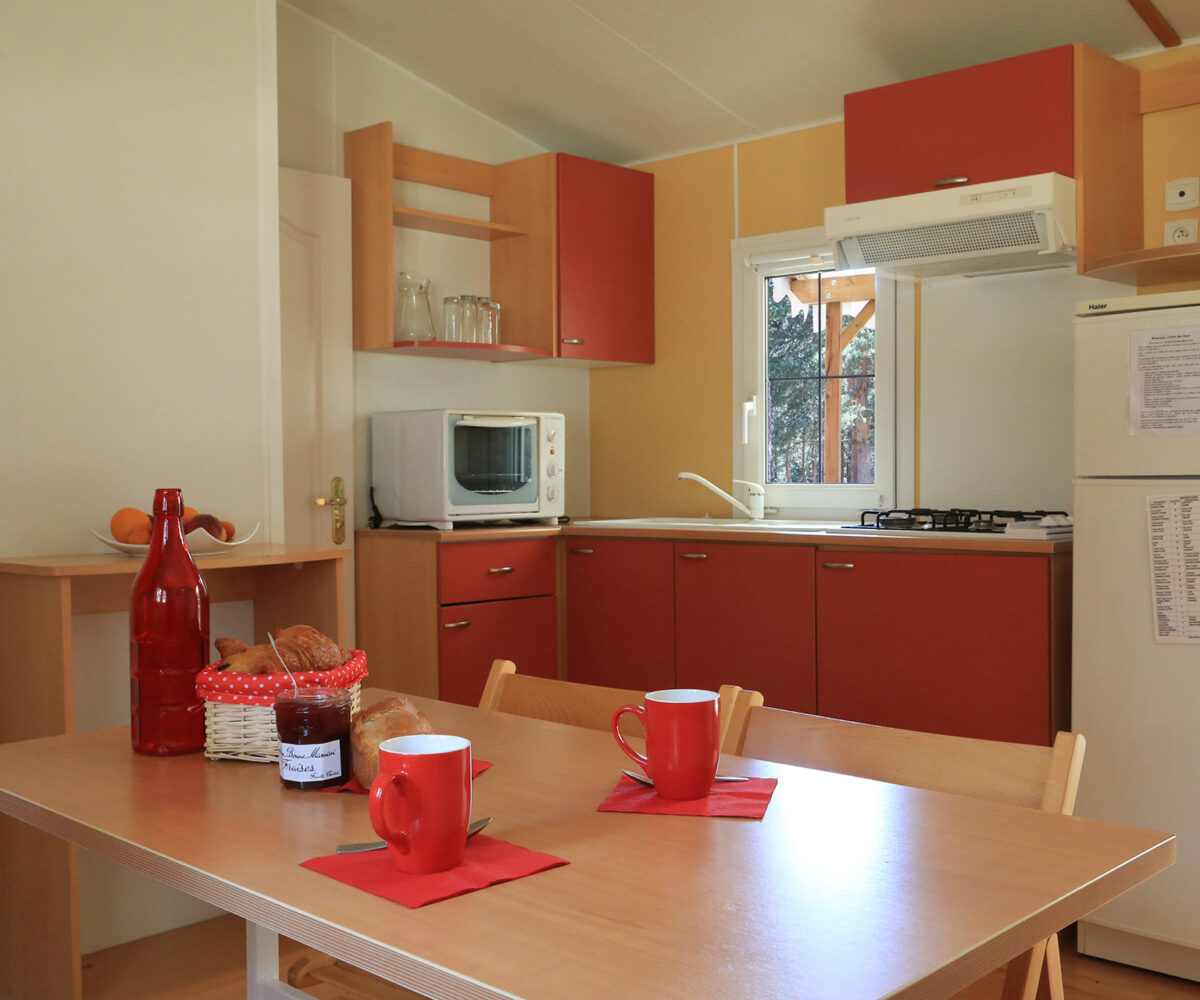 Vacances en mobil-home sous les pins de Lozère