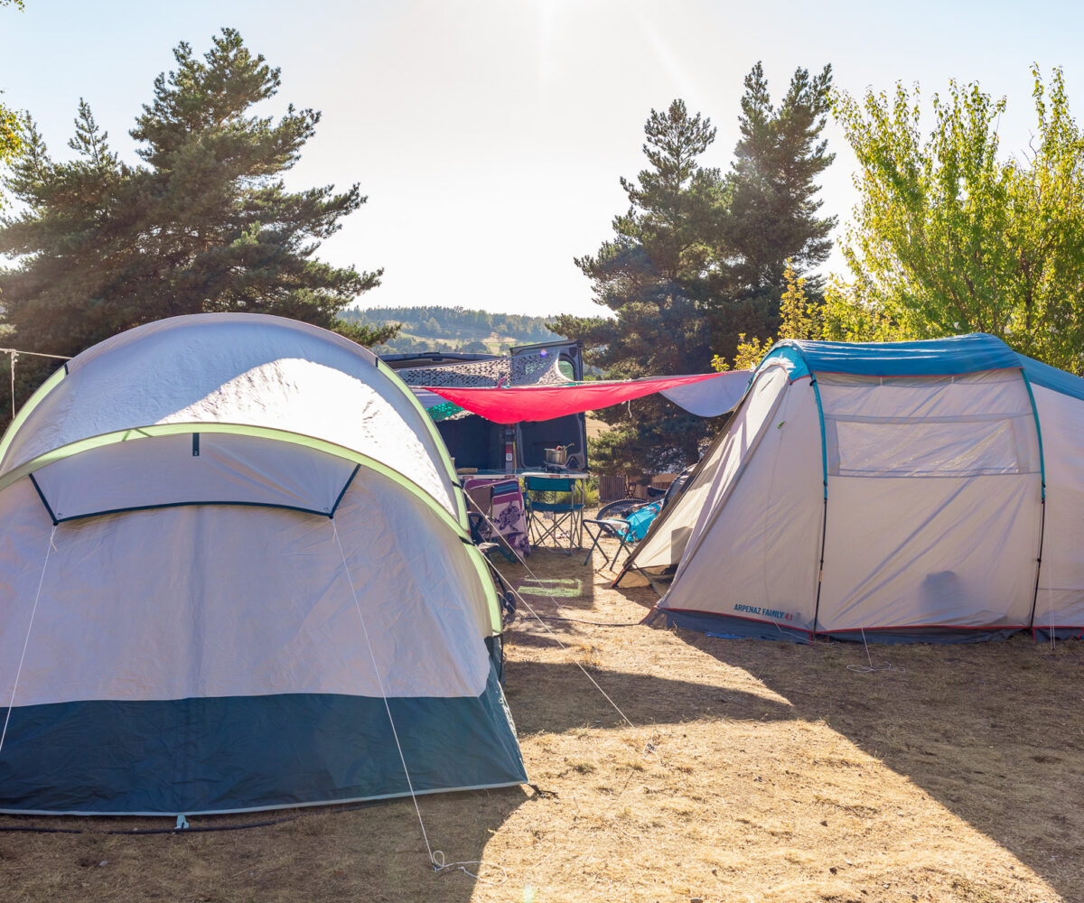 Emplacement tente tout confort avec électricité en Lozère